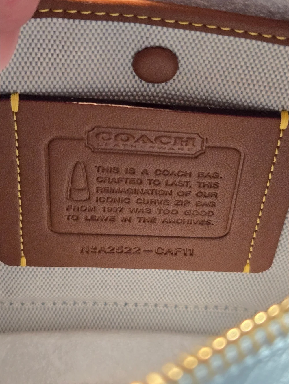 NWT Coach Curve Zip Glovetanned Leather Shoulder Bag Limited Re-edition 1997